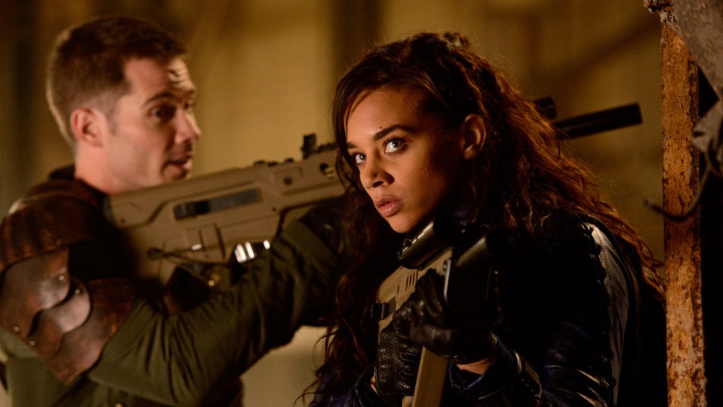 syfy-killjoys-luke-macfarlane-and-hannah-john-kamen